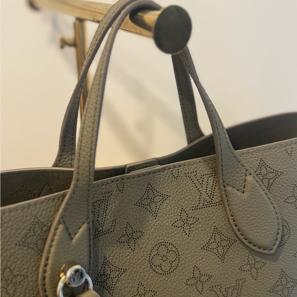 Louis Vuitton 2025 fall olive green mahina two way tote - Picture 4 of 11